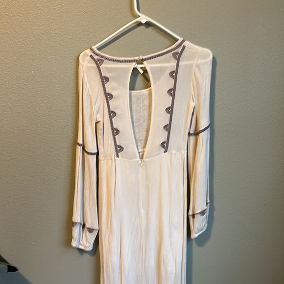 Free people bohemian dress, cream w blue & tan details, peekaboo back,long flow - Picture 5 of 6